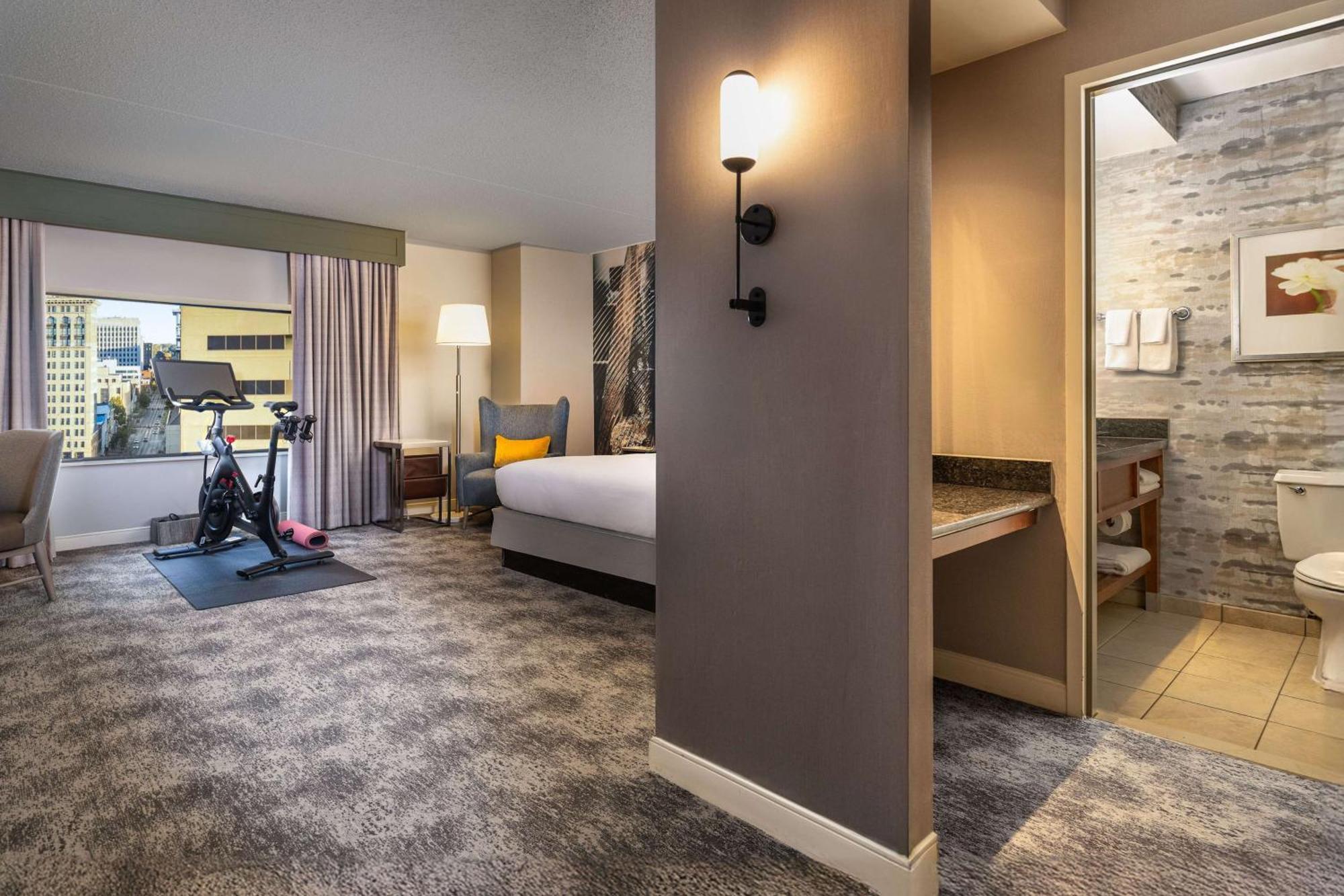 ฮิลตัน เลกซิงตัน ดาวน์ทาวน์ Hotel ภายนอก รูปภาพ